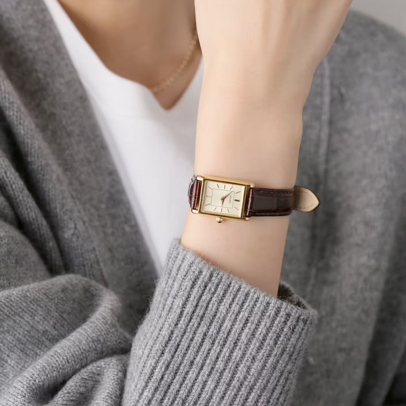 Ρολόι Seiko Essentials Quartz Light Champagne Case size 18.9 mm Dial SWR066 - Γυναικείο